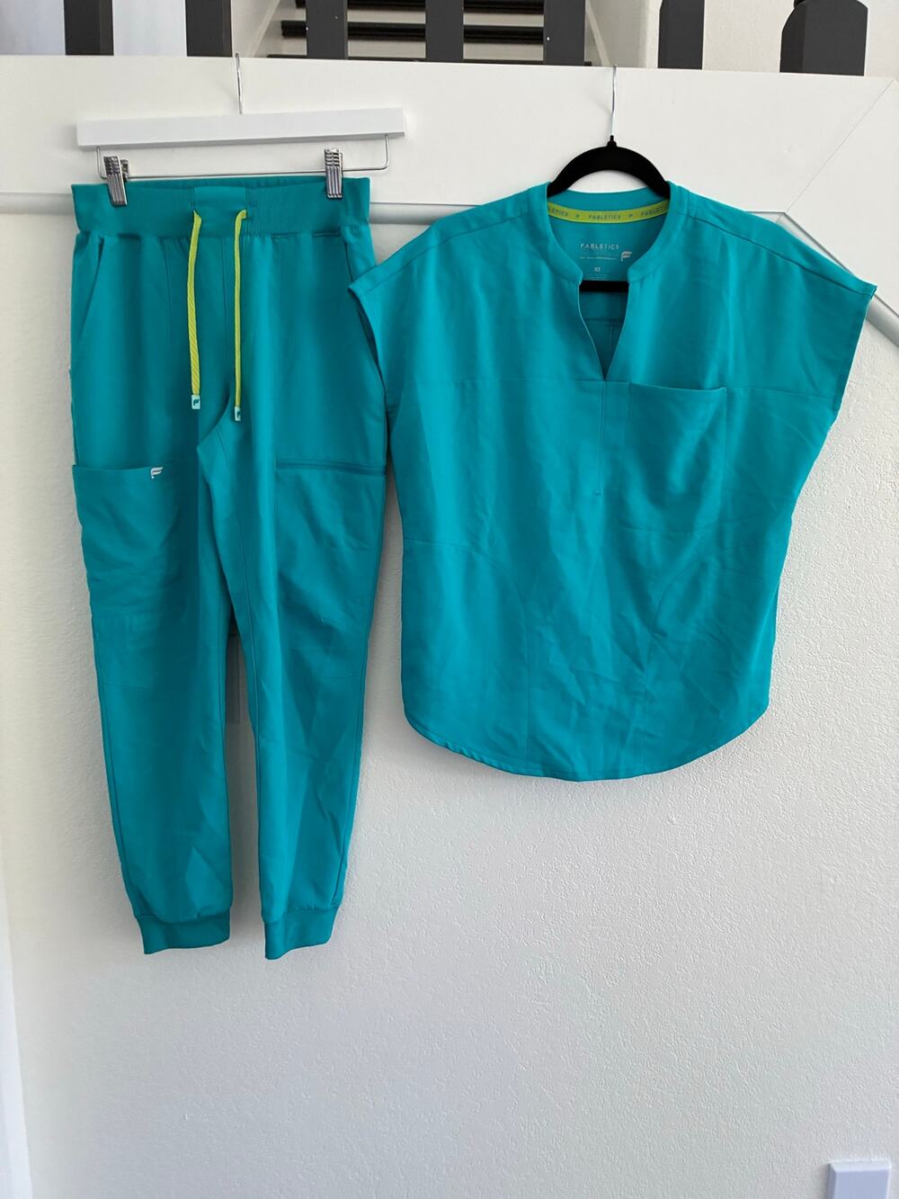 Fabletics NWOT XS Tall Blue Lagoon High Rise On Call Jogger & 1 Pocket Top READ
